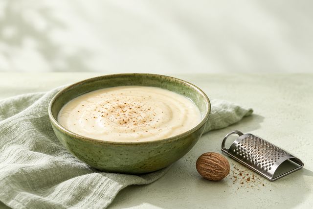 Мускатный орех в белом соусе: какую вкусовую задачу решает пряность